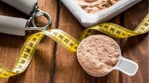 Protein nedir? Günlük protein ihtiyacı ne kadar? Protein ne zaman alınmalı? Antrenman sonrası protein gerekli mi? Protein tozu gerekli mi? Yüksek protein böbreklere zarar verir mi? Veganlar yeterli protein alabilir mi? Yatmadan önce protein alınır mı?